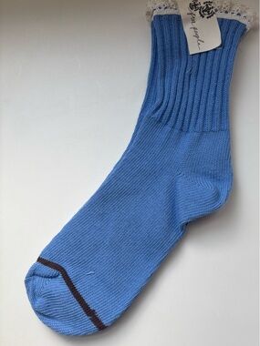 NWT Free People knit socks with ruffles around top, blue, one size fits most